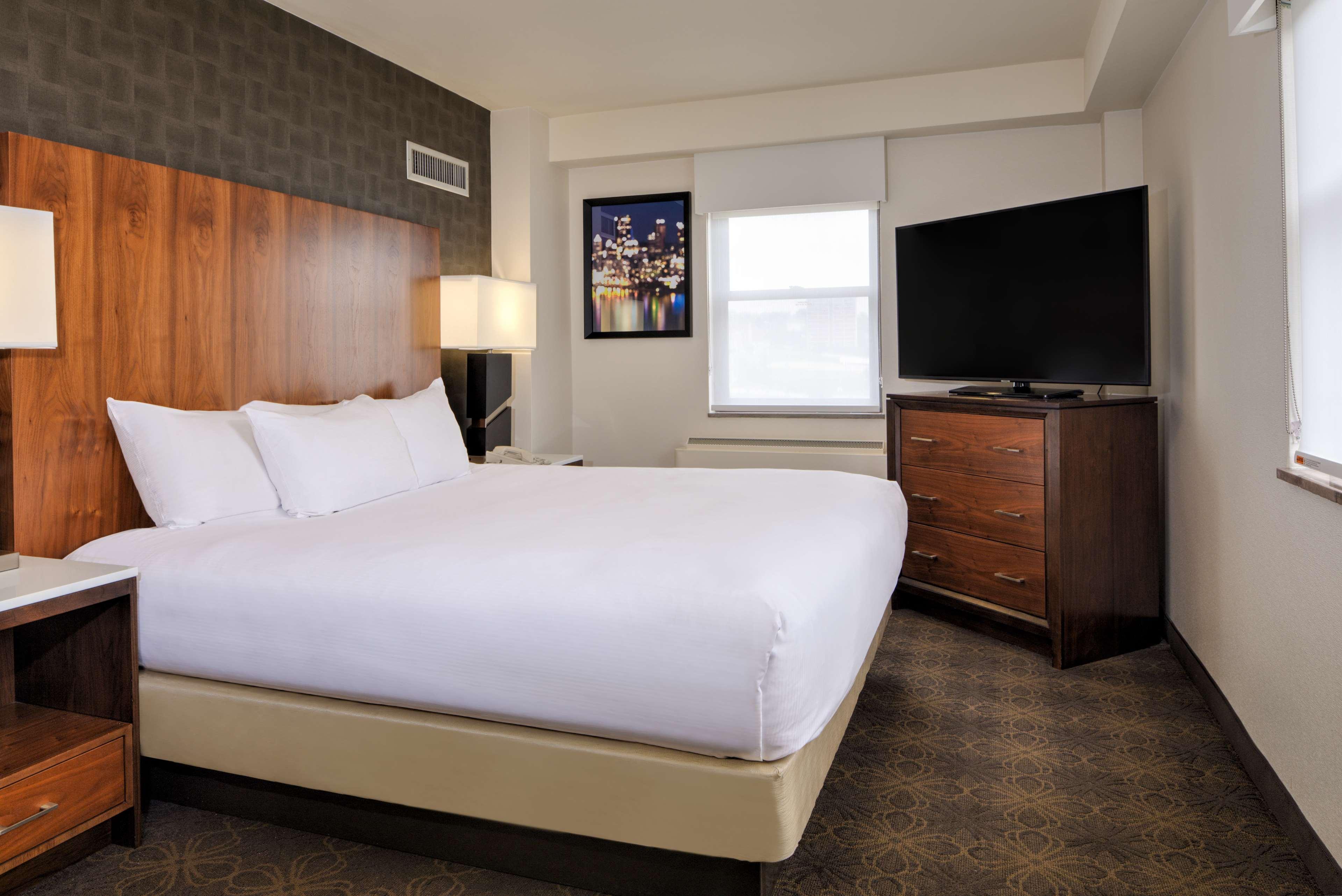 Doubletree By Hilton Hotel & Suites Pittsburgh Downtown Екстериор снимка
