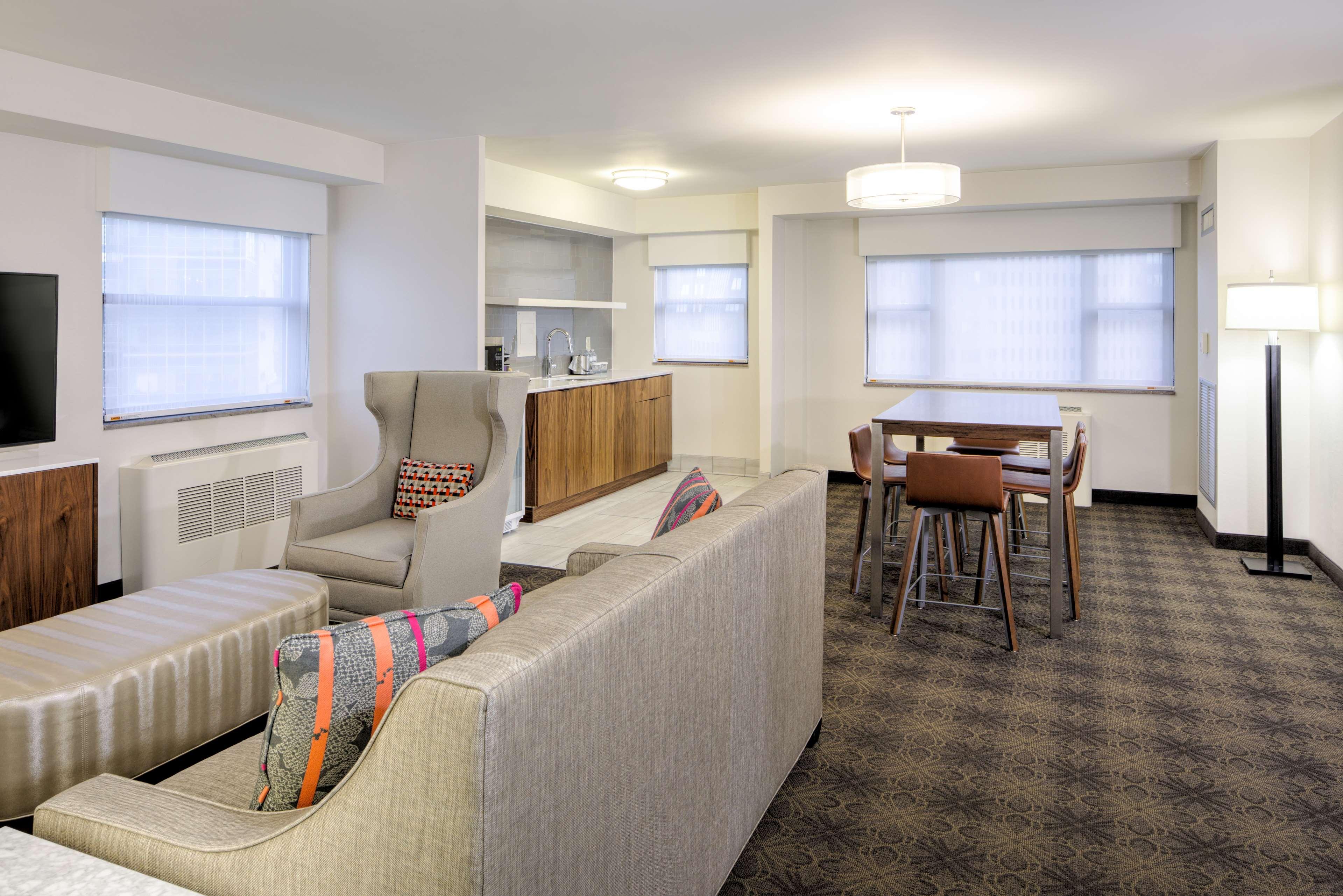 Doubletree By Hilton Hotel & Suites Pittsburgh Downtown Екстериор снимка