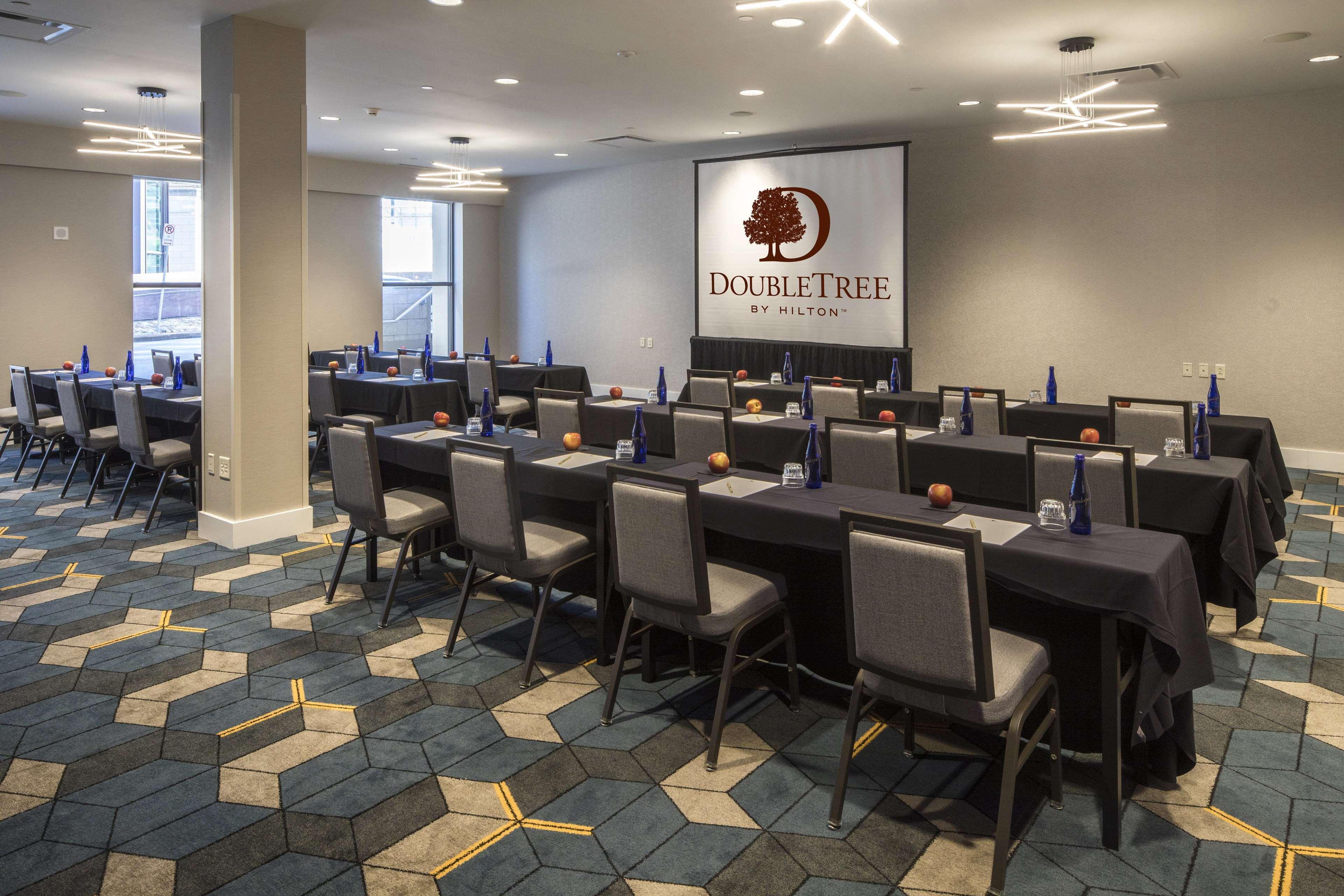 Doubletree By Hilton Hotel & Suites Pittsburgh Downtown Екстериор снимка