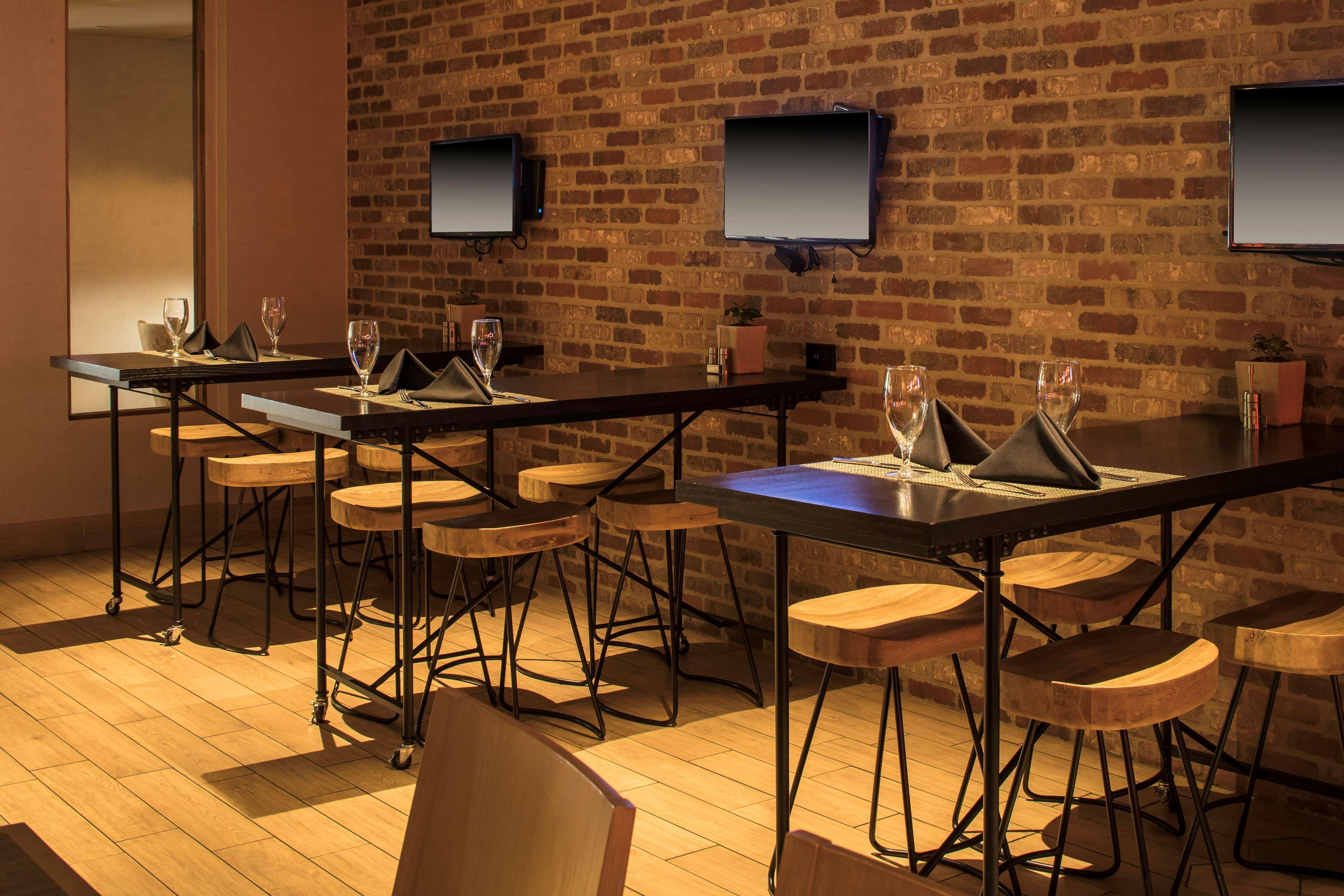 Doubletree By Hilton Hotel & Suites Pittsburgh Downtown Екстериор снимка