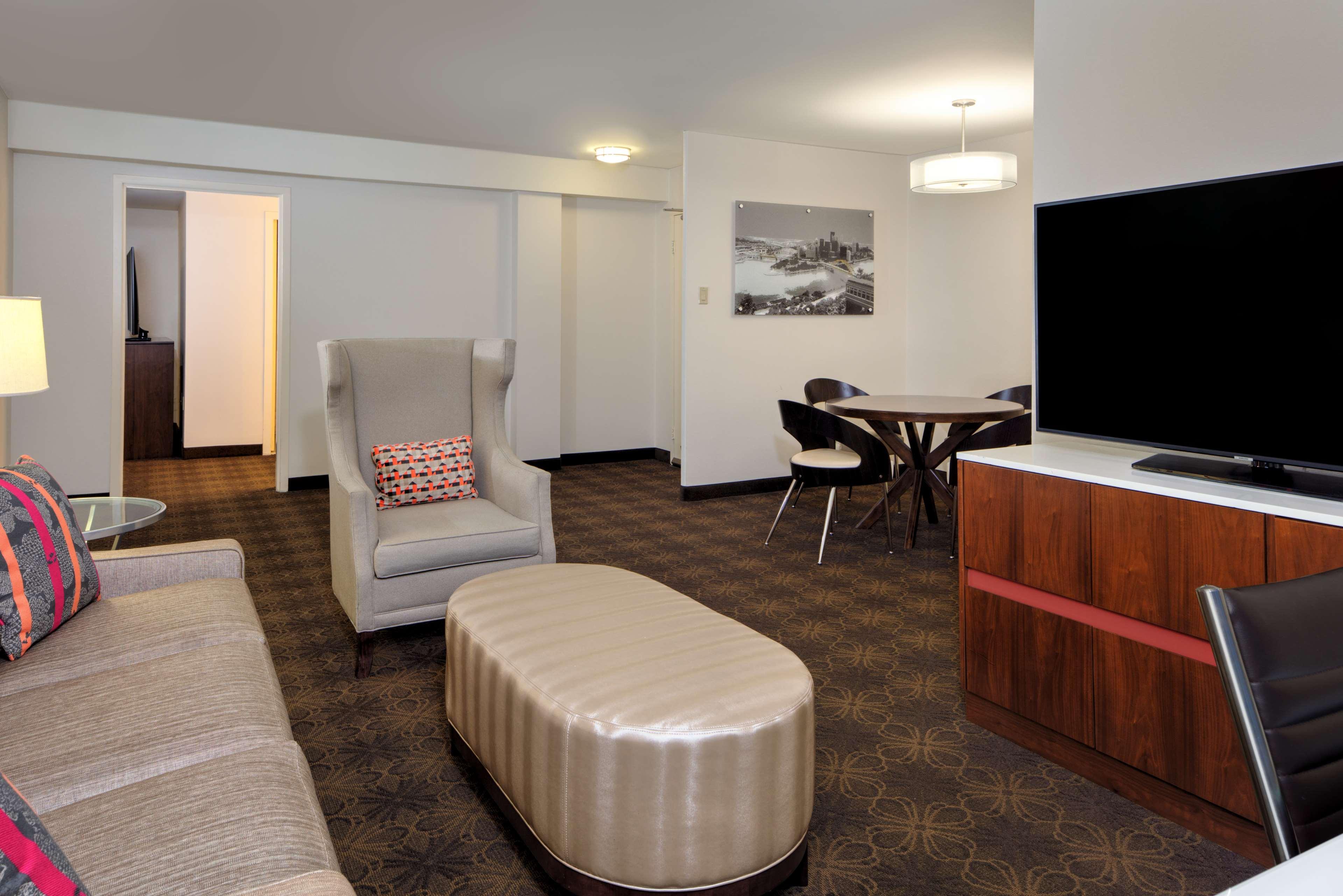 Doubletree By Hilton Hotel & Suites Pittsburgh Downtown Екстериор снимка