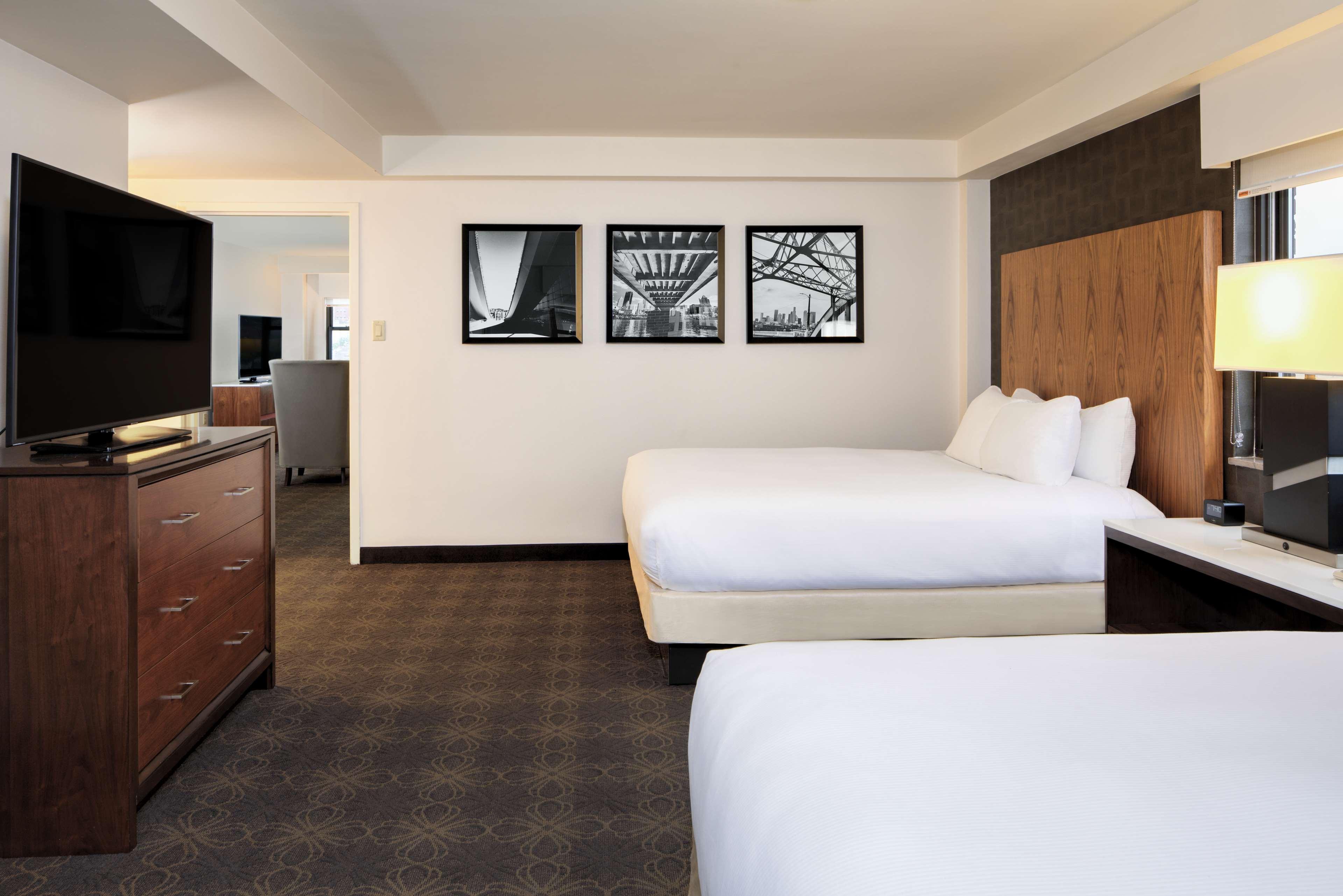 Doubletree By Hilton Hotel & Suites Pittsburgh Downtown Екстериор снимка