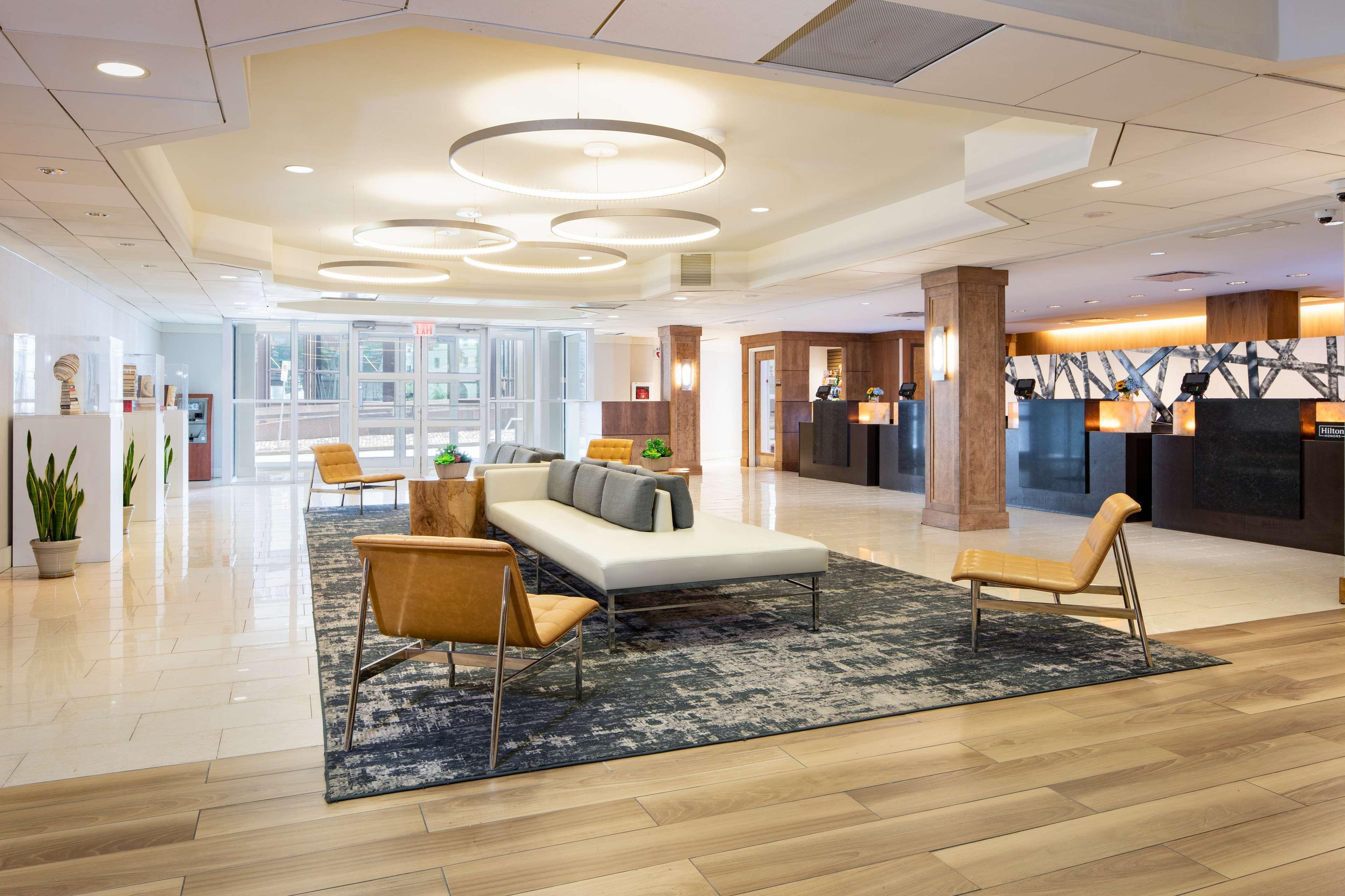 Doubletree By Hilton Hotel & Suites Pittsburgh Downtown Екстериор снимка