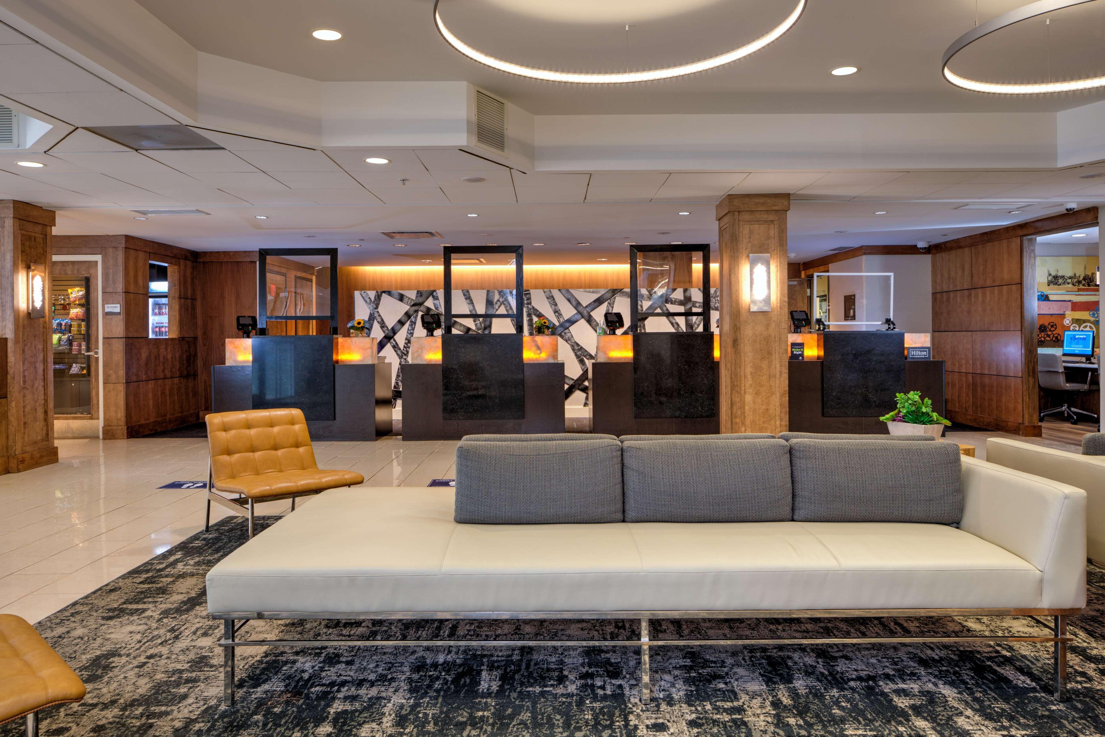 Doubletree By Hilton Hotel & Suites Pittsburgh Downtown Екстериор снимка