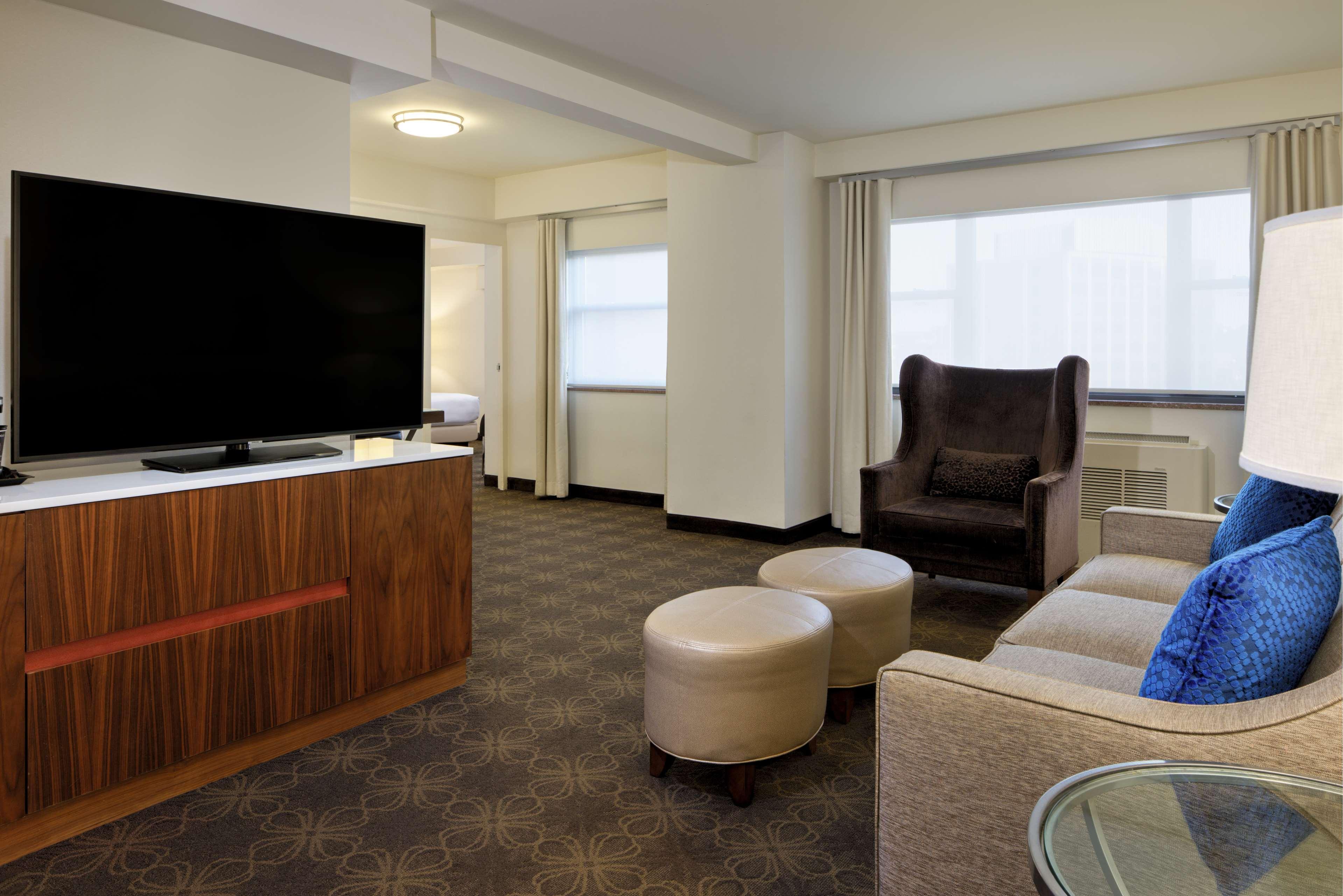 Doubletree By Hilton Hotel & Suites Pittsburgh Downtown Екстериор снимка