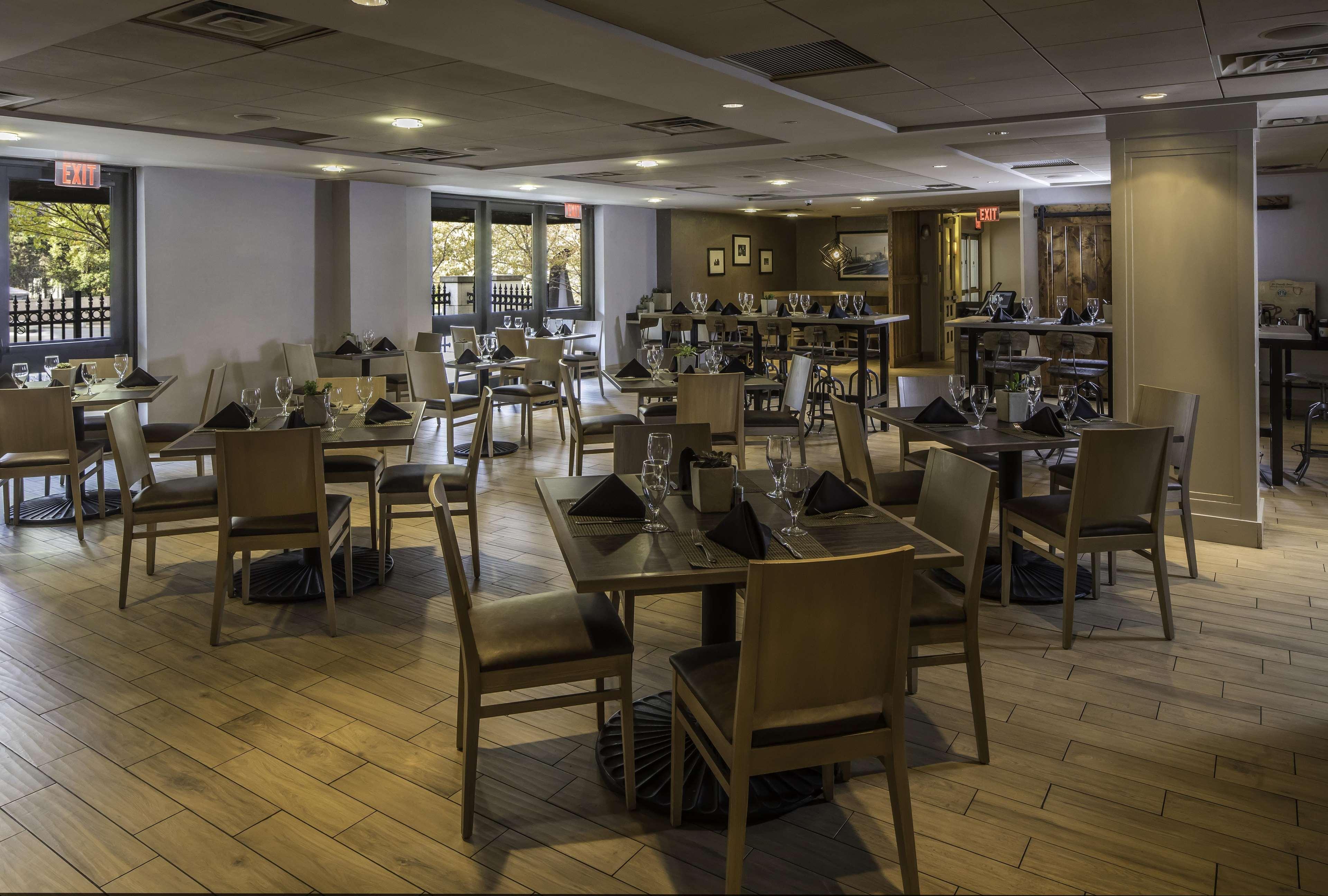 Doubletree By Hilton Hotel & Suites Pittsburgh Downtown Екстериор снимка
