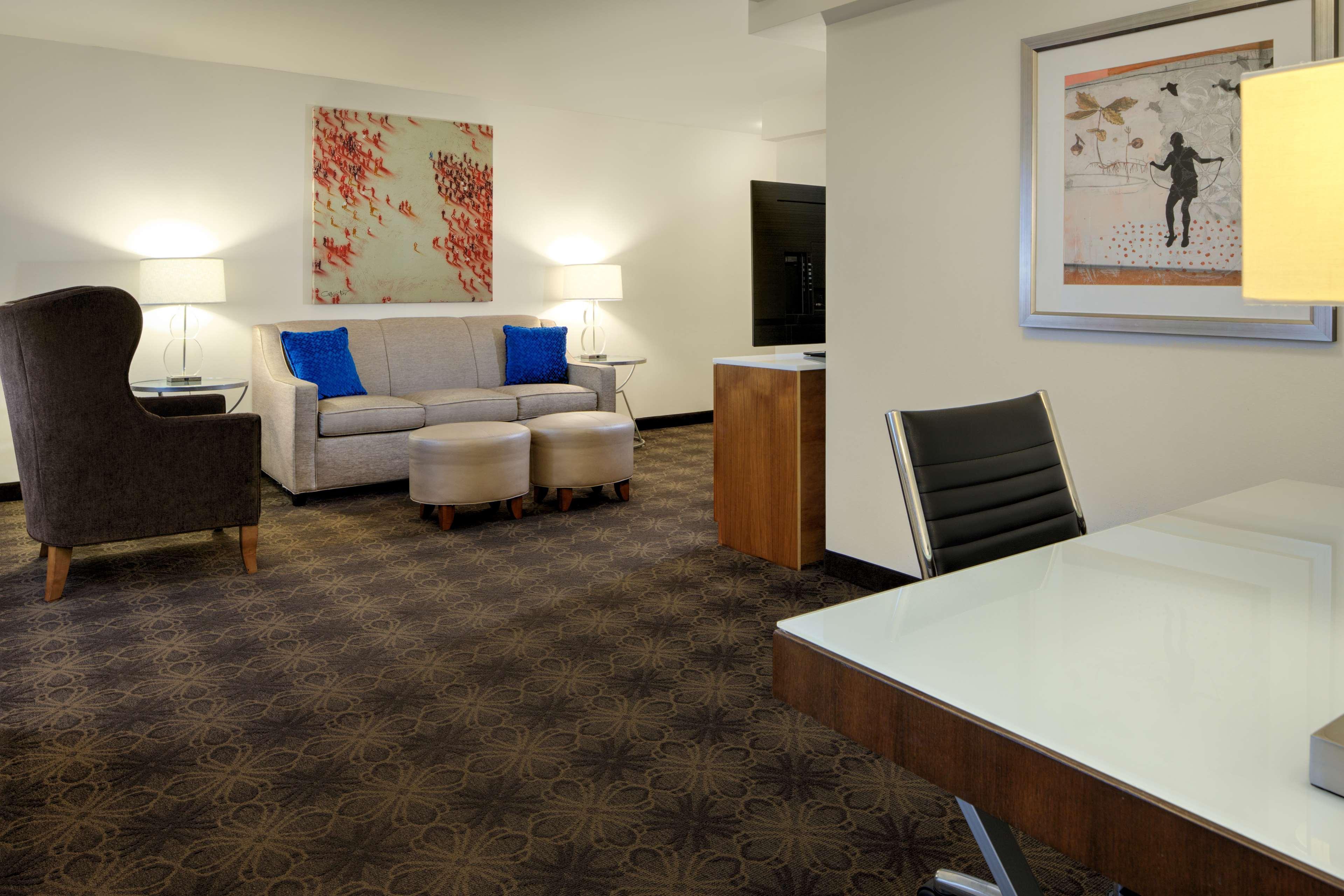 Doubletree By Hilton Hotel & Suites Pittsburgh Downtown Екстериор снимка
