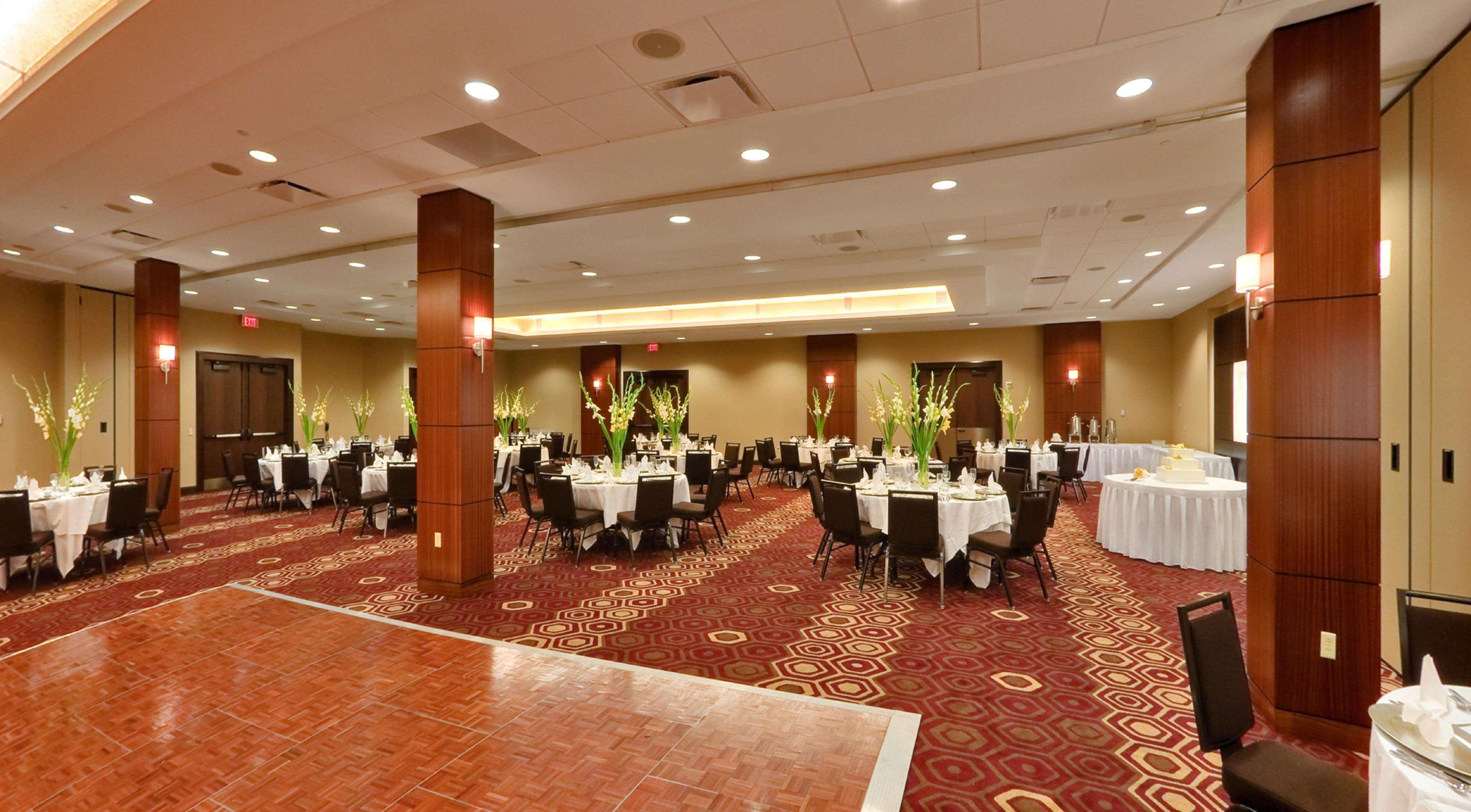 Doubletree By Hilton Hotel & Suites Pittsburgh Downtown Екстериор снимка