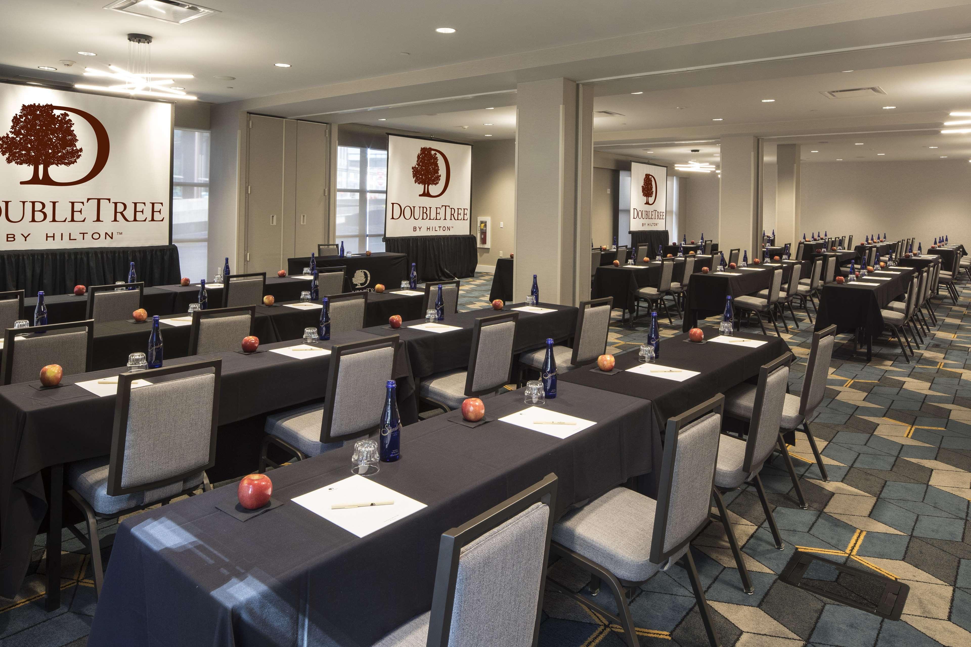Doubletree By Hilton Hotel & Suites Pittsburgh Downtown Екстериор снимка