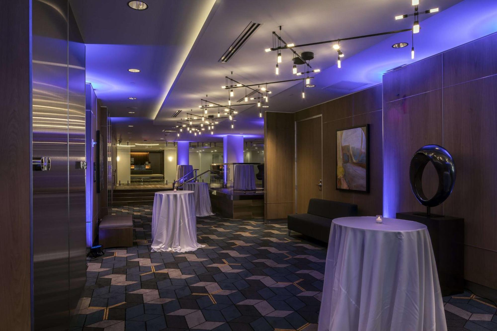 Doubletree By Hilton Hotel & Suites Pittsburgh Downtown Екстериор снимка