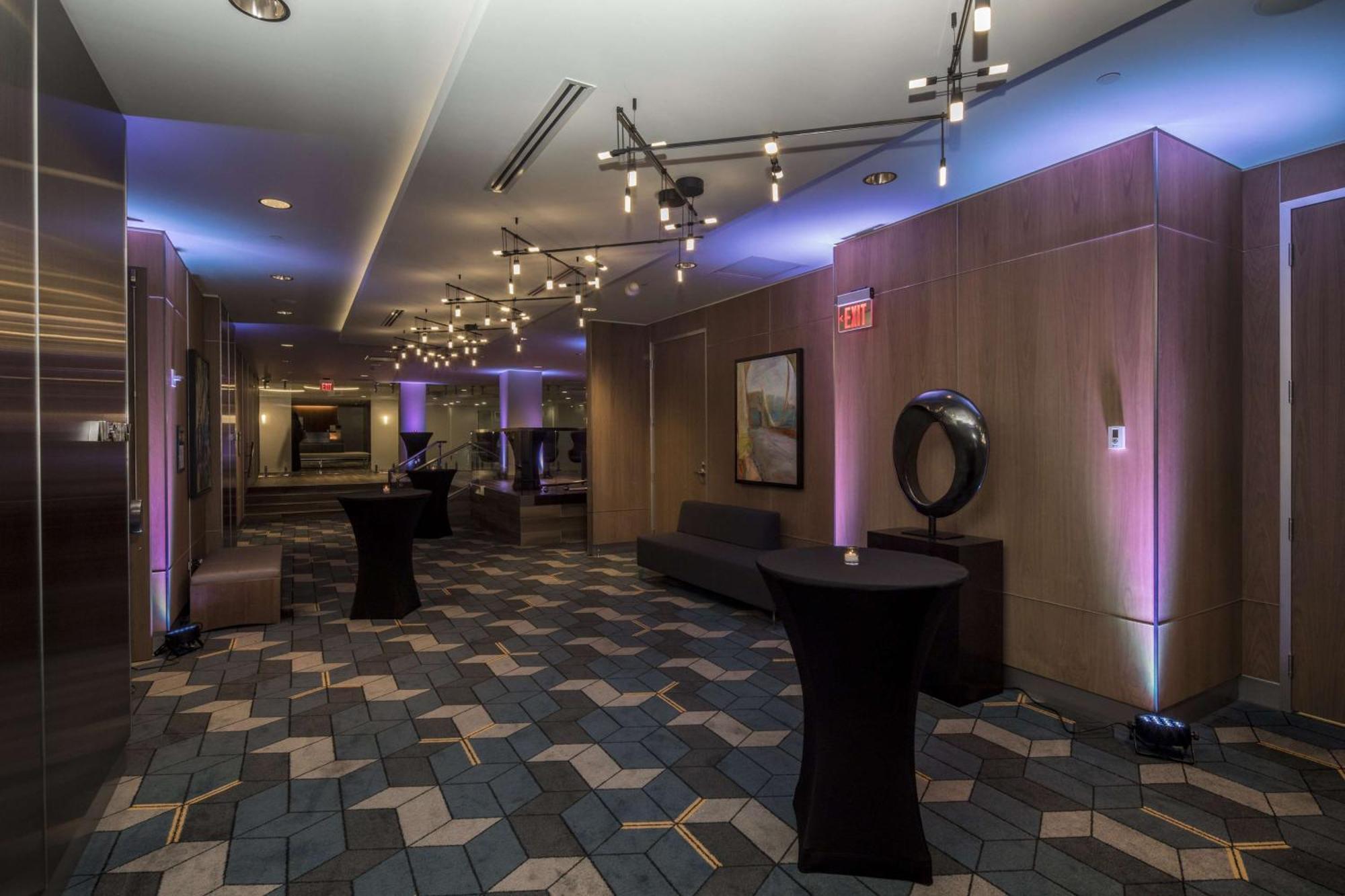 Doubletree By Hilton Hotel & Suites Pittsburgh Downtown Екстериор снимка