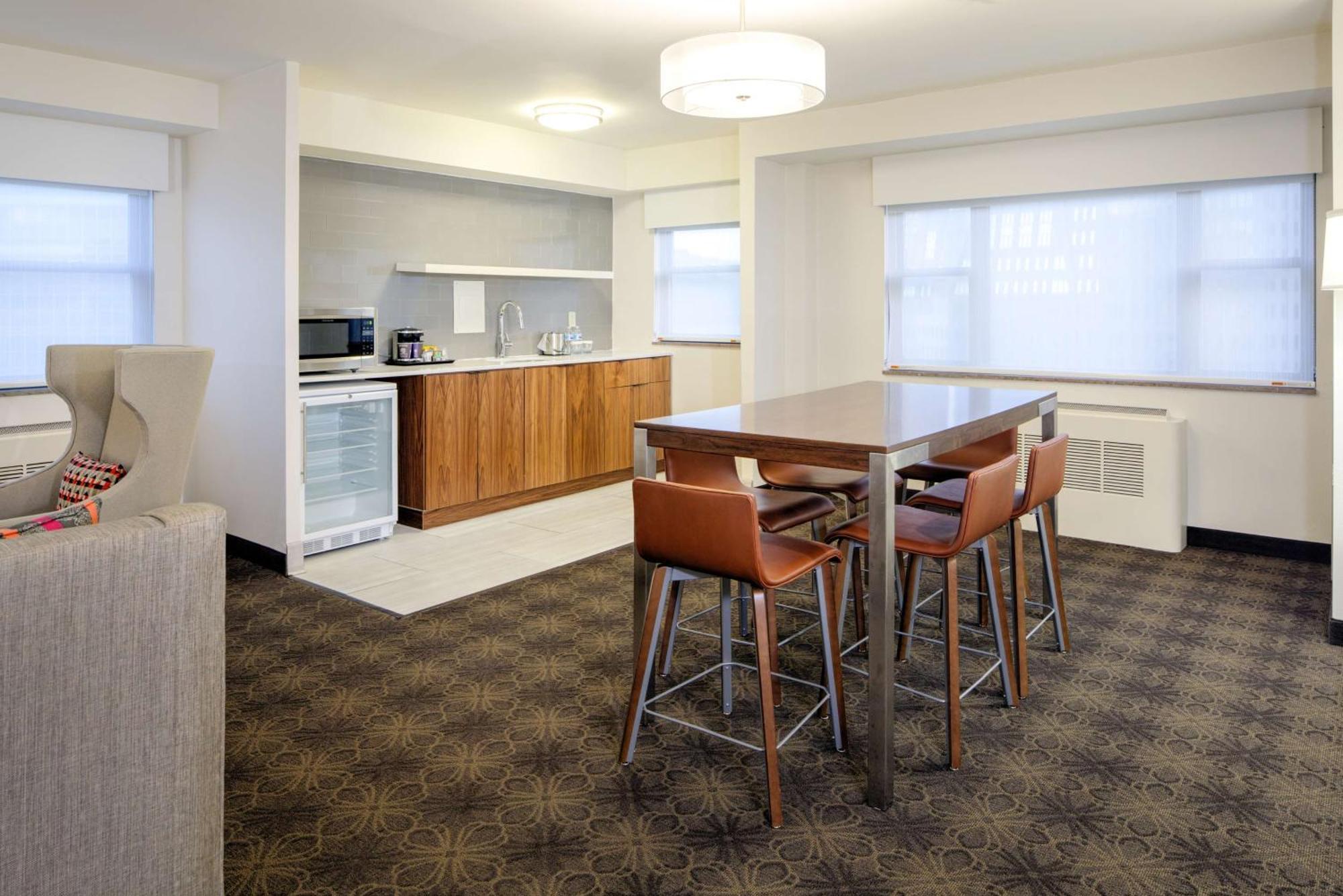 Doubletree By Hilton Hotel & Suites Pittsburgh Downtown Екстериор снимка