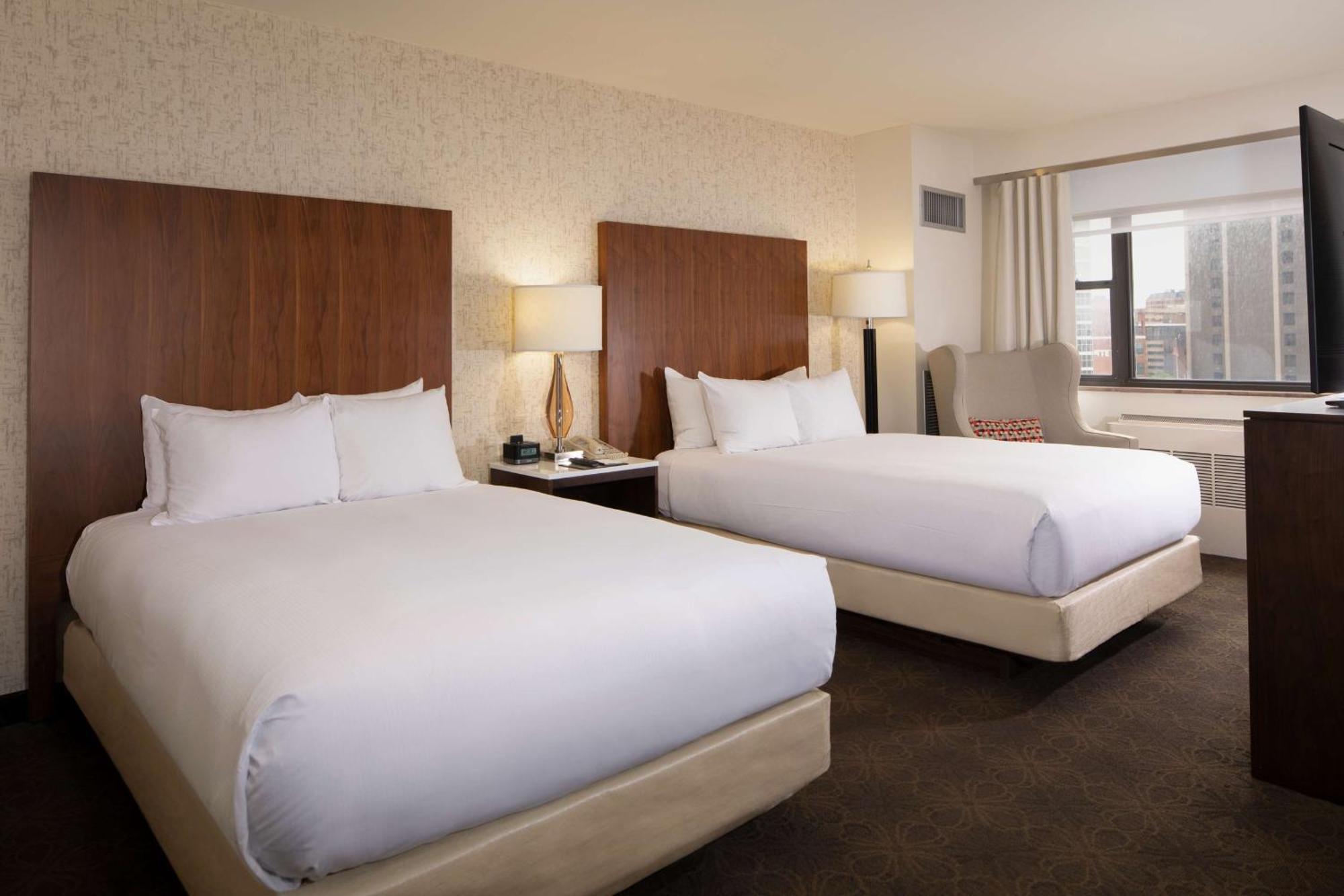 Doubletree By Hilton Hotel & Suites Pittsburgh Downtown Екстериор снимка