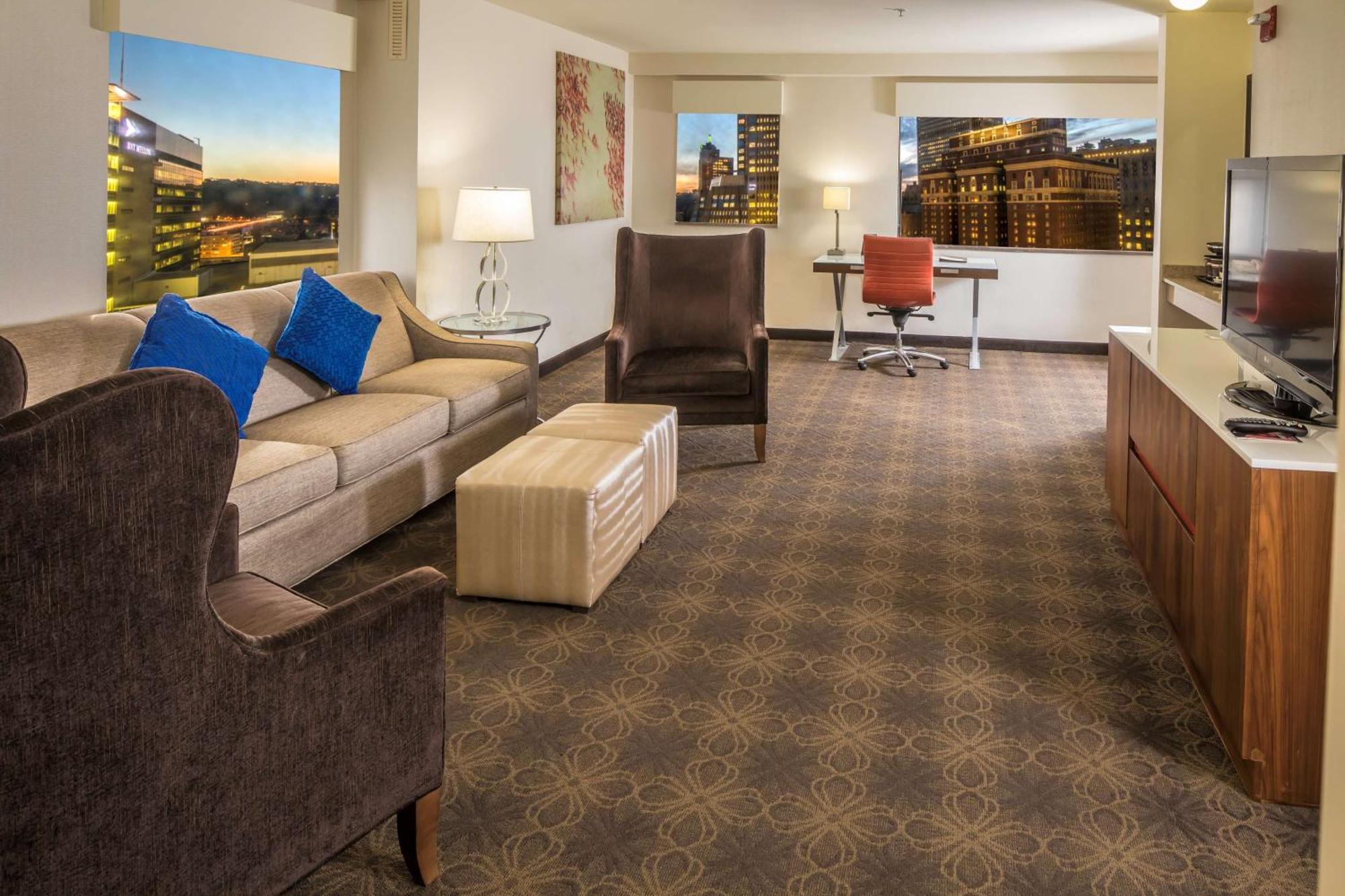 Doubletree By Hilton Hotel & Suites Pittsburgh Downtown Екстериор снимка