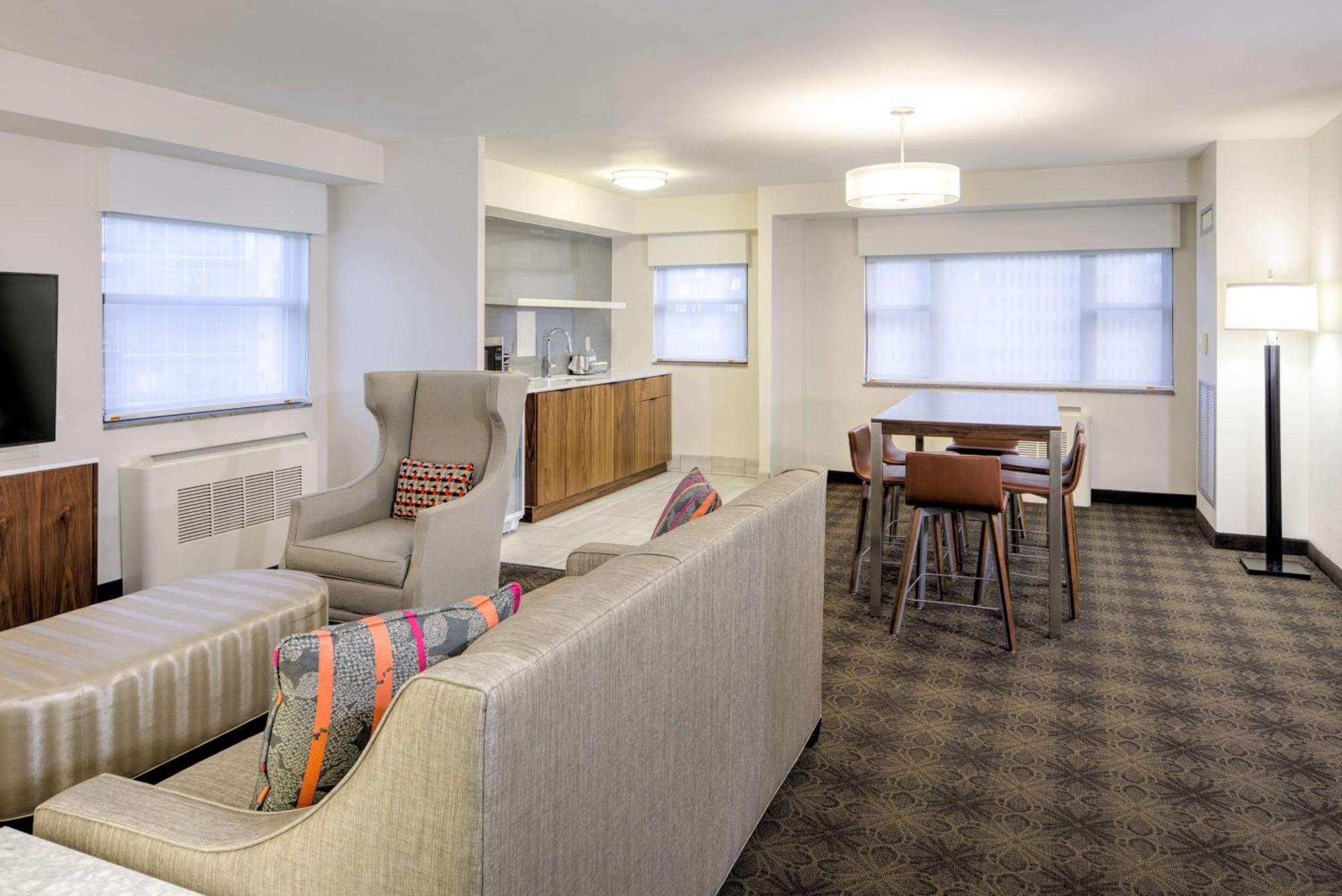 Doubletree By Hilton Hotel & Suites Pittsburgh Downtown Екстериор снимка