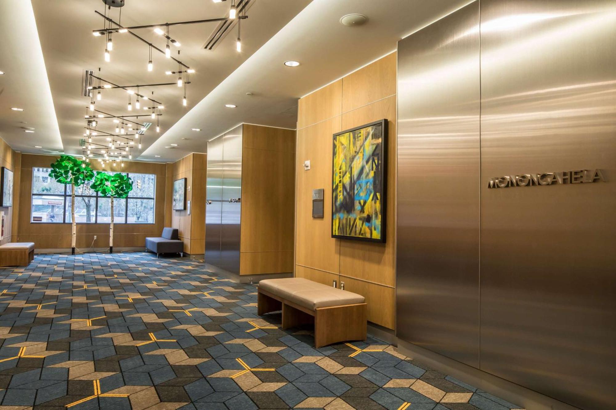 Doubletree By Hilton Hotel & Suites Pittsburgh Downtown Екстериор снимка